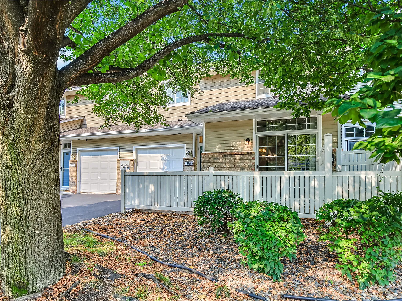 2 bed, 1226 sqft, $1,999 — Photo 3