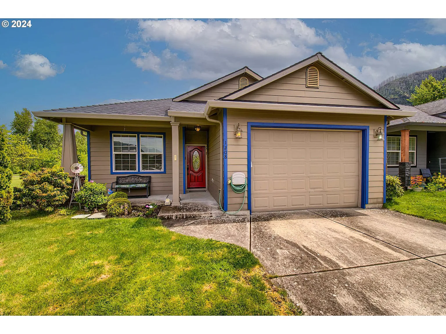 1208 Island Way photo 1
