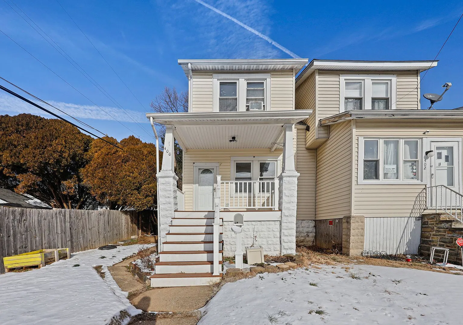 Elegant 3-Bedroom Home with Natural Light and Tranquil Backyard — Photo 1