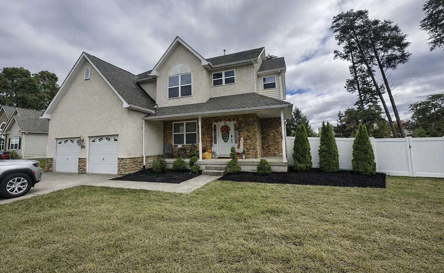 4 bed, 2.5 bath, 2600 sqft, $3,850 — Photo 1