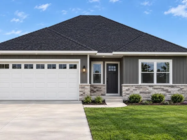 1907 E Golden Gate Dr, Appleton, WI 54913