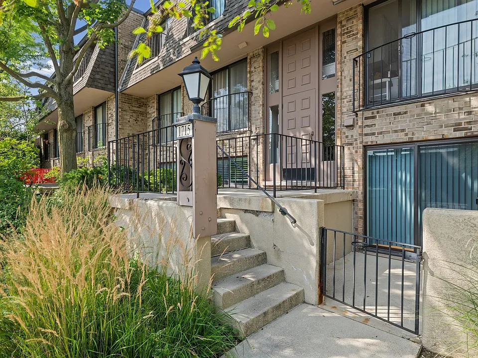 1715 Northfield Sq #F
