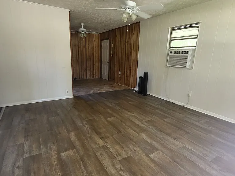 302 Larsen St — Photo 11