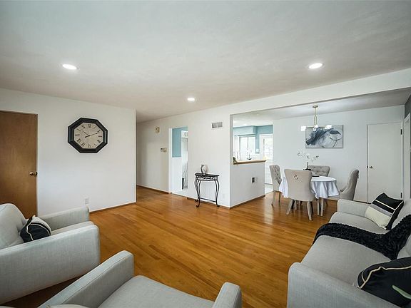 3rd image of 10553 Stephenson Dr