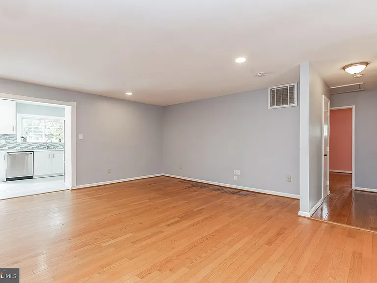 13905 Parkland Dr — Photo 28