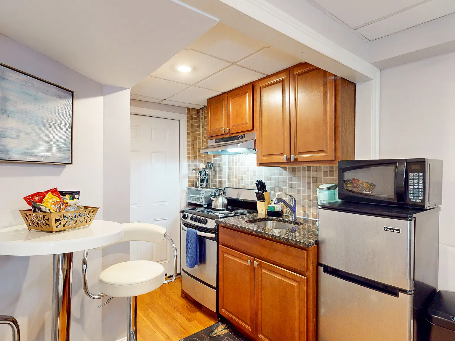 Studio, 1.0 bath, 350 sqft, $3,885 — Photo 2