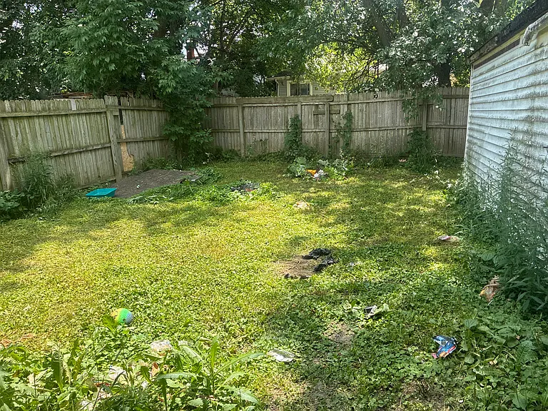 1141 Victoria Ave — Photo 14