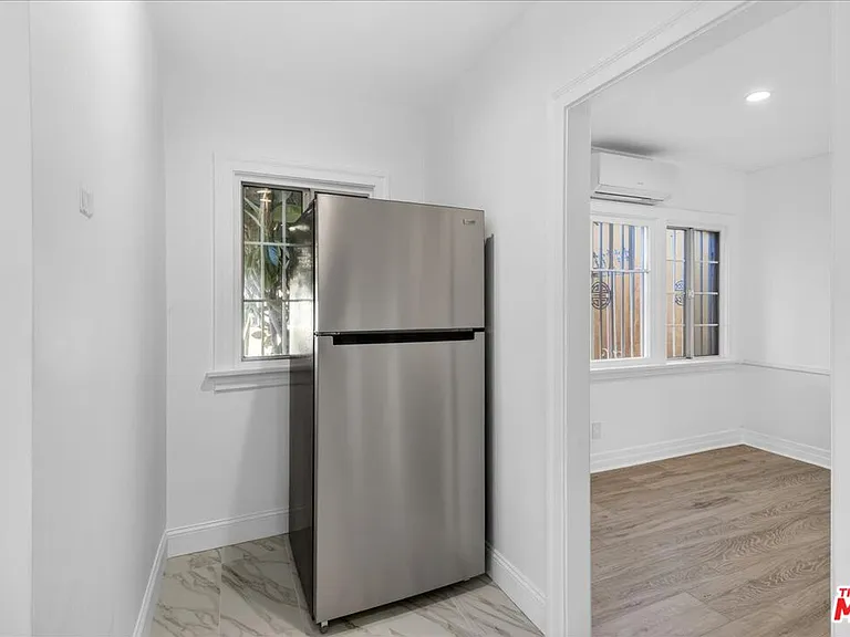 1185 S Tremaine Ave — Photo 23