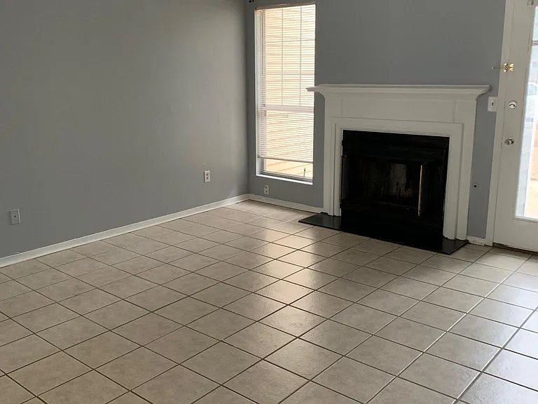 6598 Wellington Sq — Photo 9