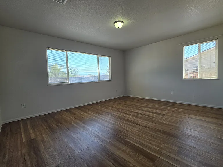 438 Mountainside Ln — Photo 13