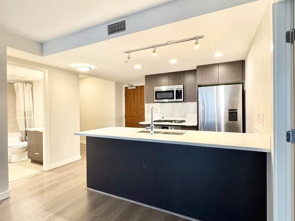 8699 Hazelbridge Way #720, Richmond, BC V6X 0T4