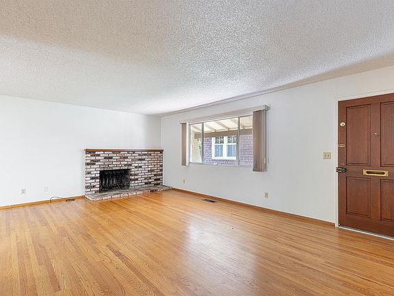 3rd image of 2282 - 2284 3rd Street