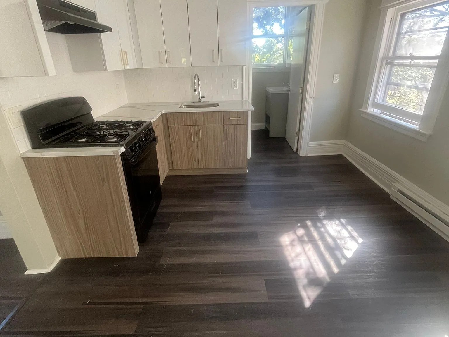 3 bed, 1000 sqft, $2,450 — Photo 3