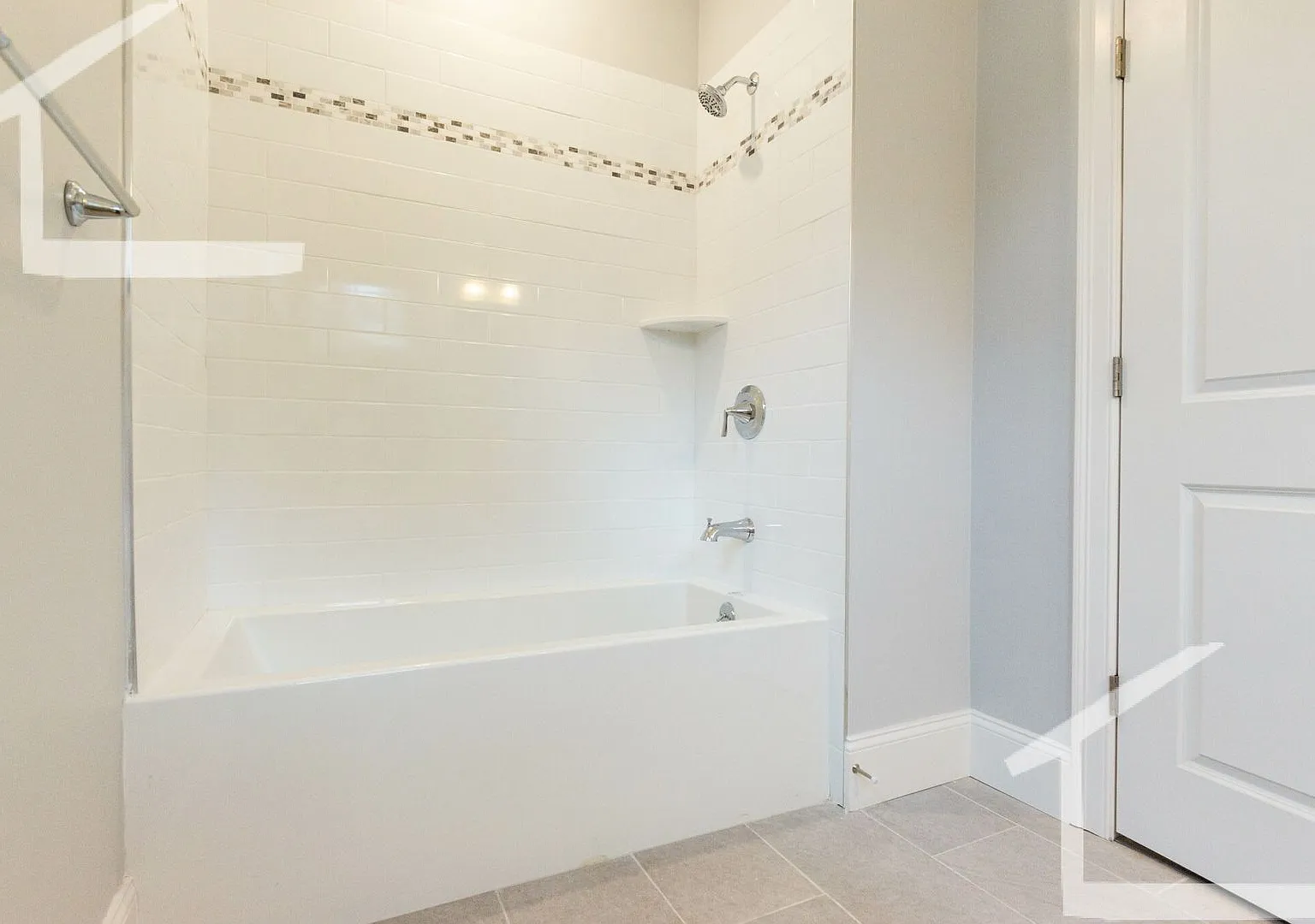 Charming 4 Bedroom Duplex-No Broker Fee — Photo 1