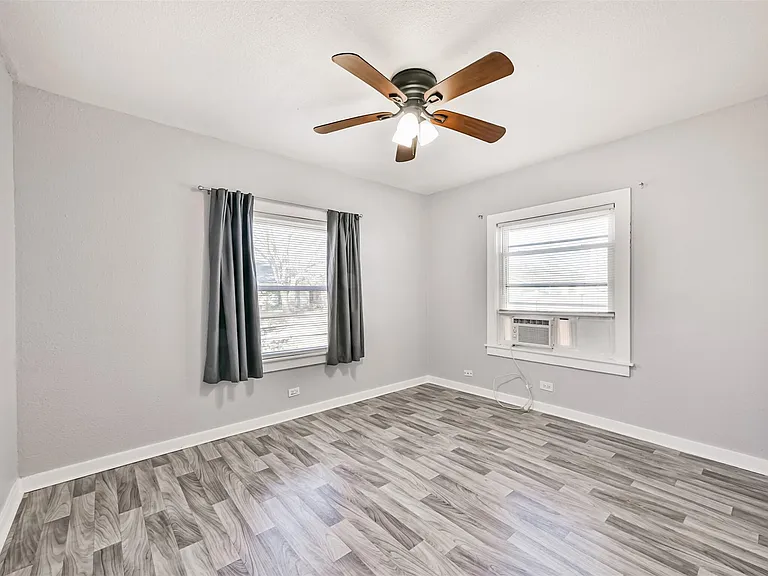 1021 Maple St — Photo 9