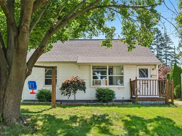 1430 Janice St NE, Massillon, OH 44646