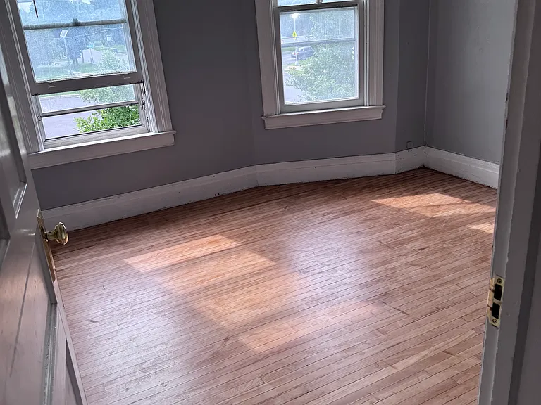 112 Flower Ave E #B — Photo 6