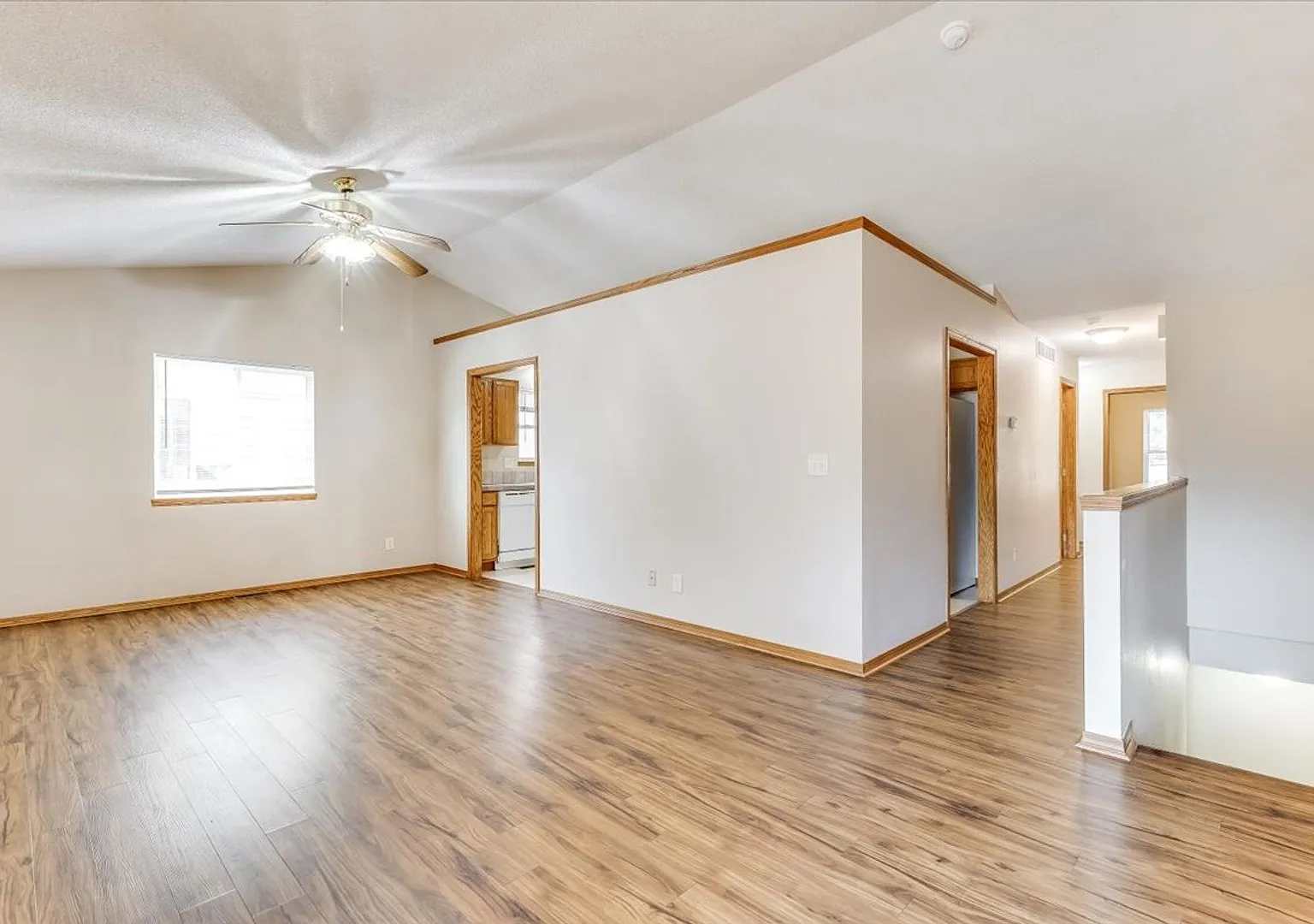 Beautiful and Spacious 4 Bedroom — Photo 4