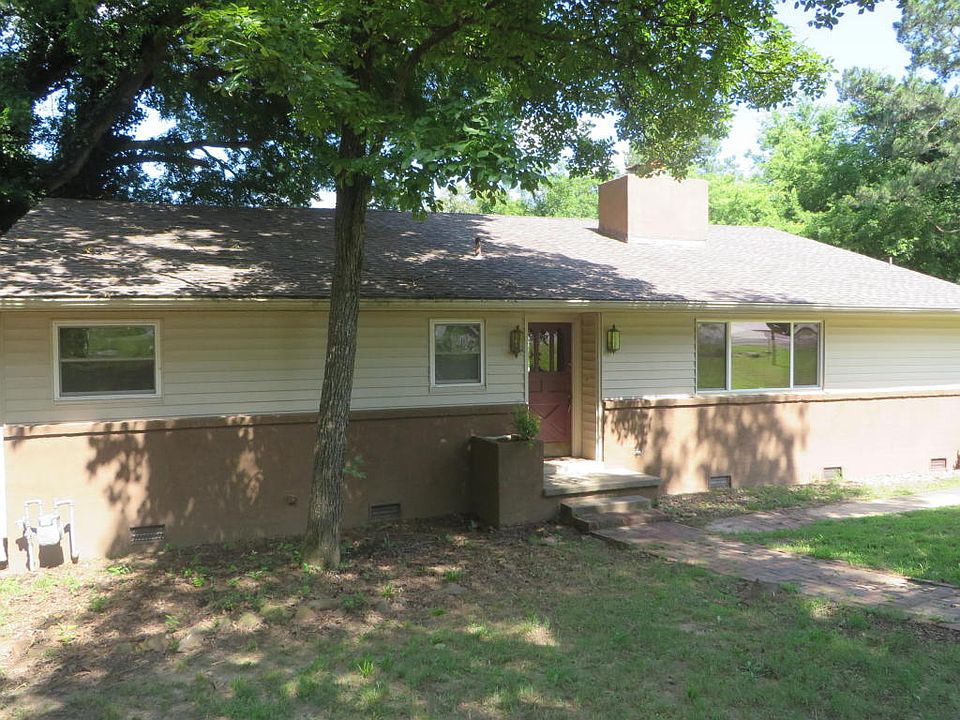 1st image of 825 Skyline Dr