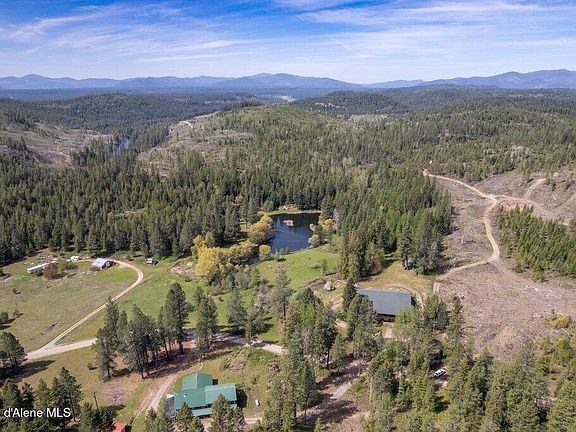 4th image of 784 Twin Rivers Rd