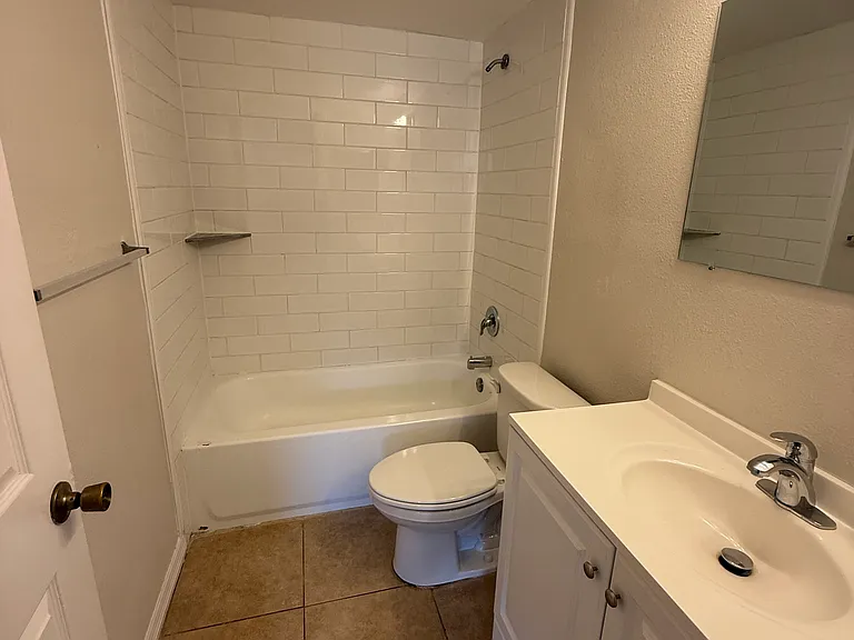 5114 Greenwood St — Photo 5