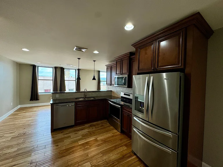 11 W Market St #404 — Photo 2