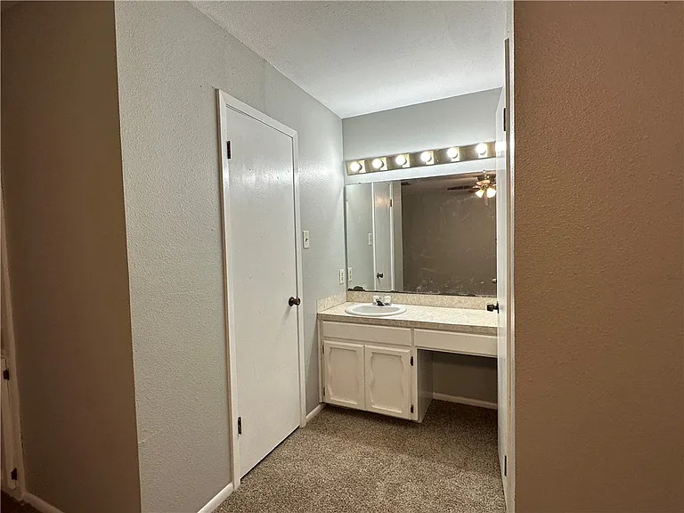 2733 Silverspur Dr — Photo 8