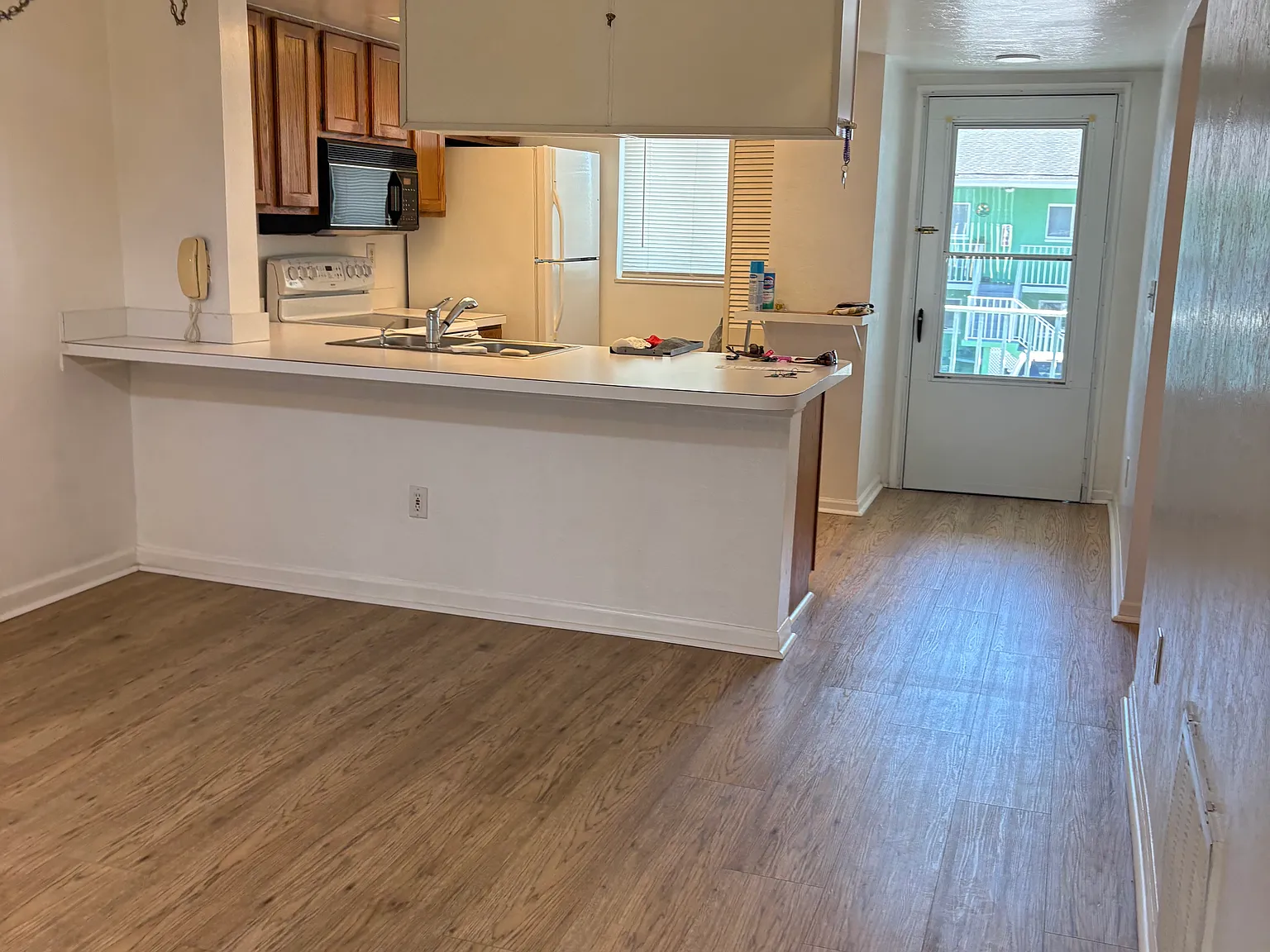 2 bed, 952 sqft, $1,350 — Photo 1