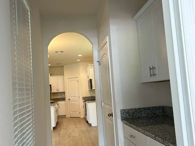 16453 Point Rock Dr — Photo 14