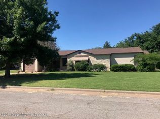 1110 Avenue J NW, Childress, TX 79201
