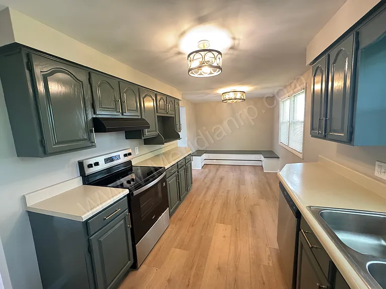 4725 Maple Terrace Pkwy — Photo 3