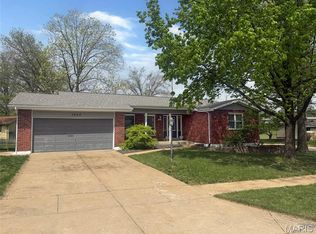 1449 Friar Tuck Ln, Saint Louis, MO 63125