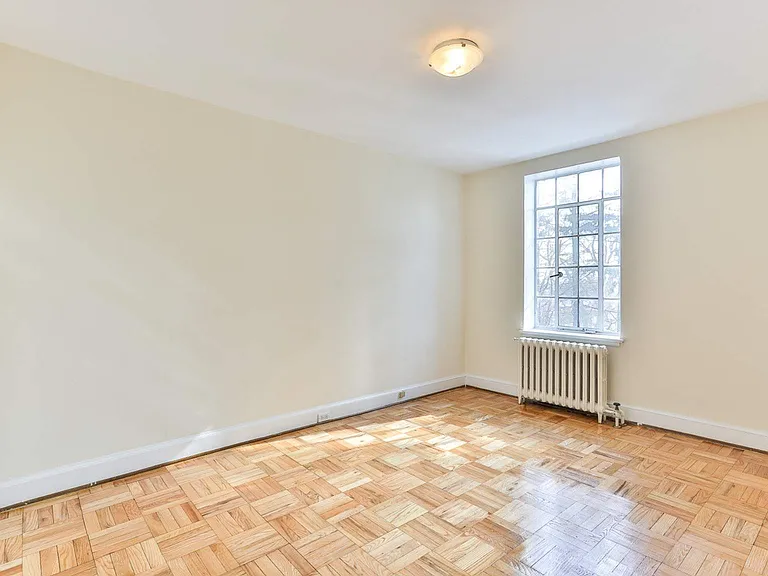 555 Russell Hill Rd — Photo 19