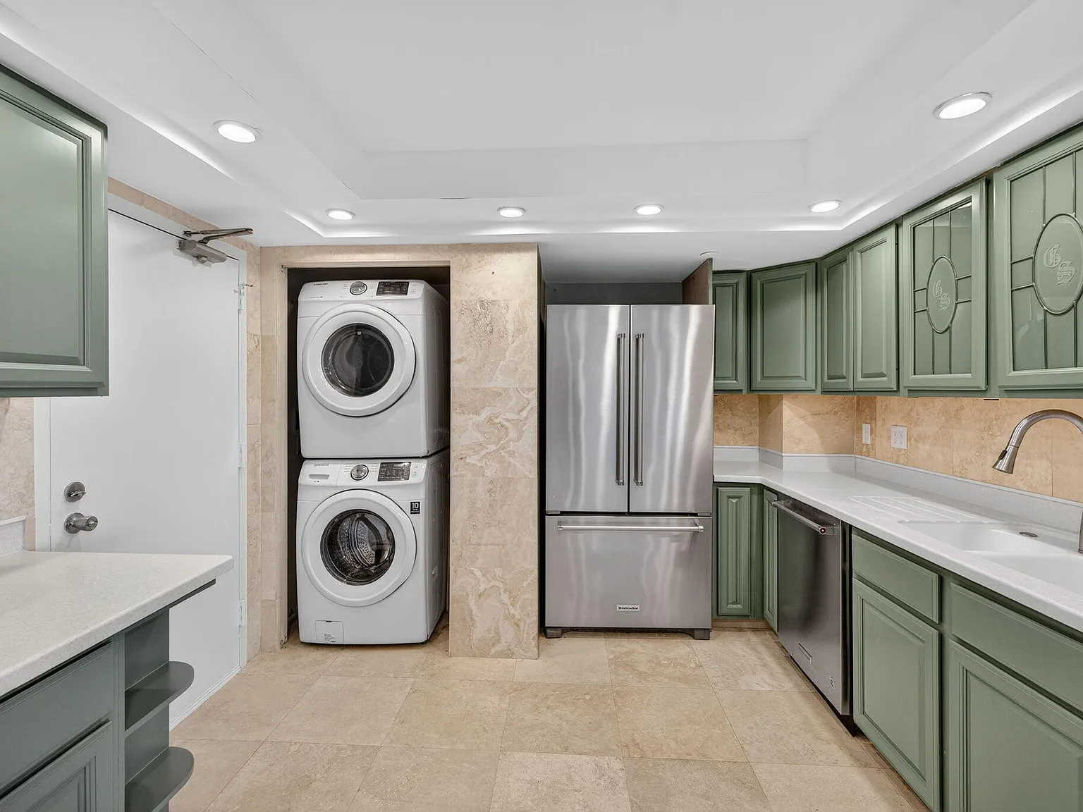 2 bed, 2.0 bath, 1330 sqft, $3,300 — Photo 3
