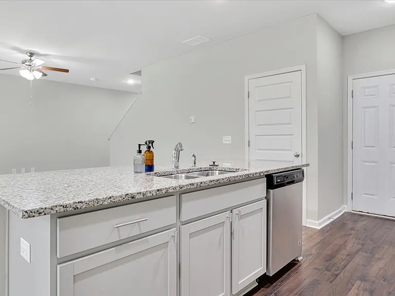 1127 Sims Dr — Photo 15