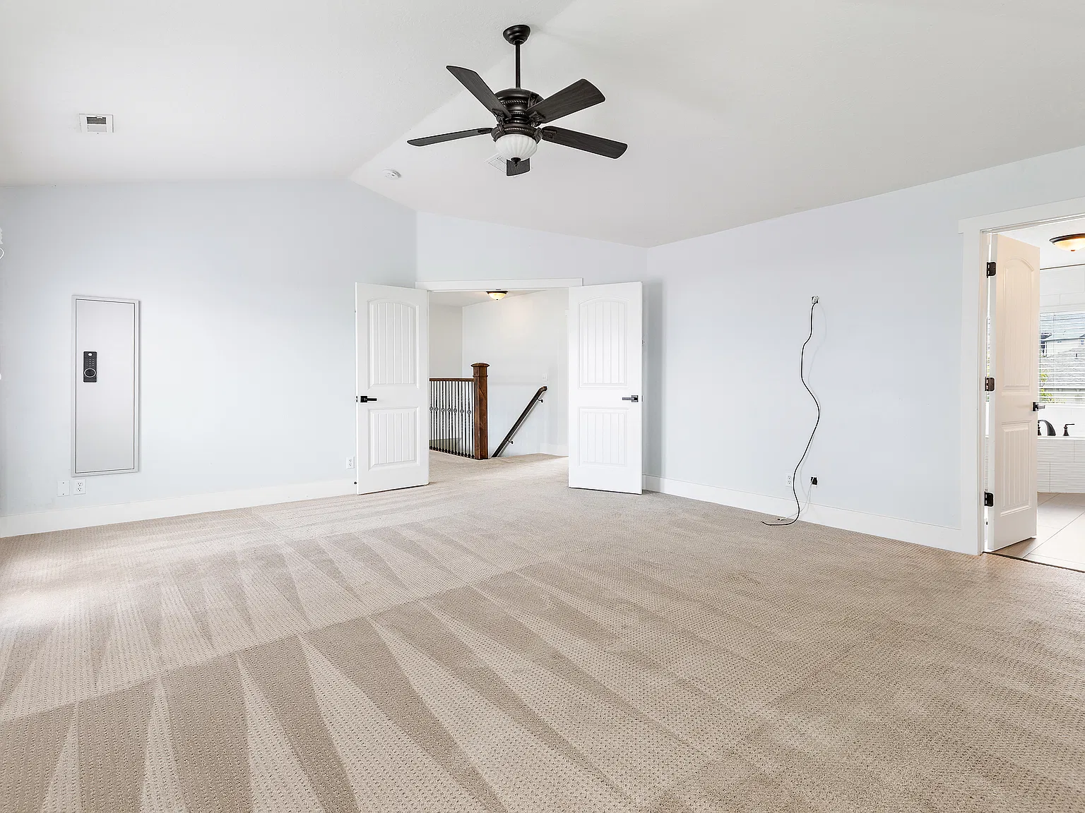 8 bed, 5800 sqft, $5,300 — Photo 2