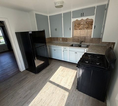 5th image of 613 W Beech St