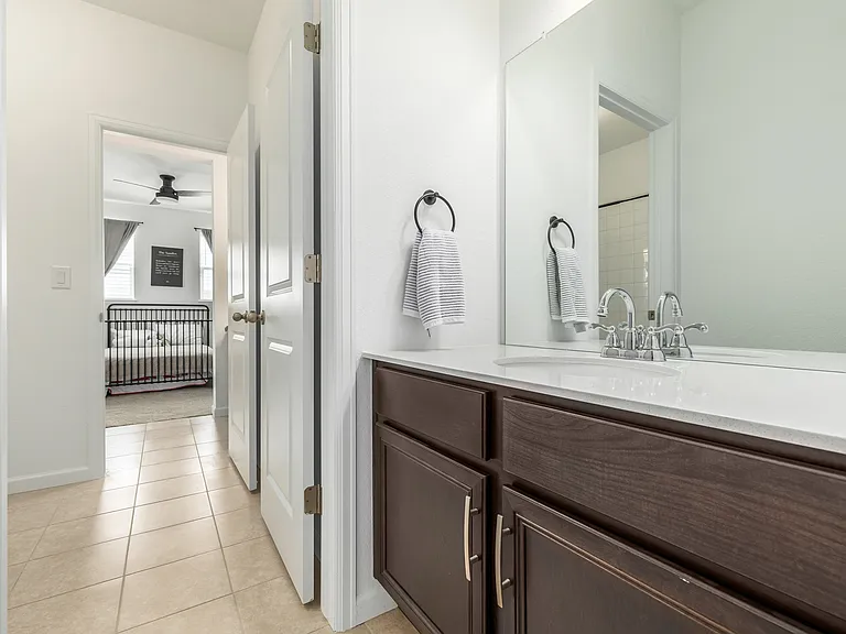 943 W Hopkins Dr — Photo 22