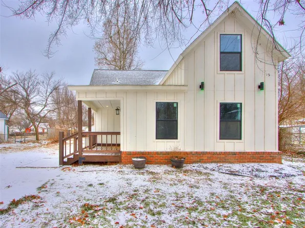 1015 W Logan Ave, Guthrie, OK 73044