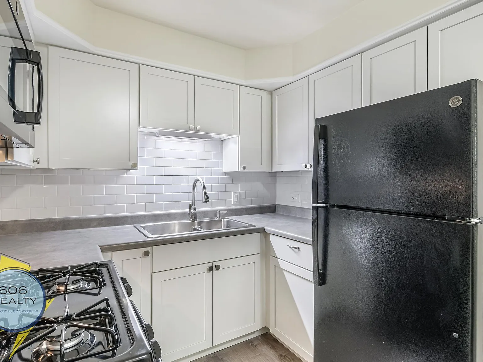 1039 College - apartments and offices for rent — Photo 2