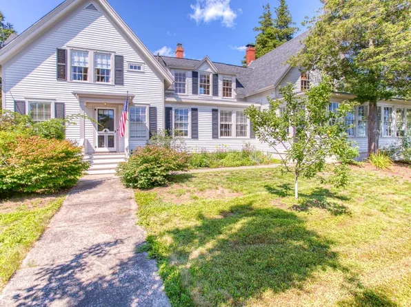 4 Meadow Cove Road, Boothbay, ME 04544