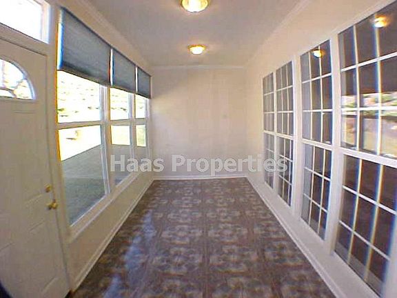 3rd image of 932 Santa Anita Dr