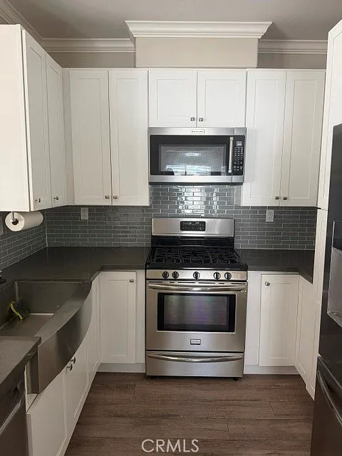 3 bed, 1217 sqft, $3,975 — Photo 2