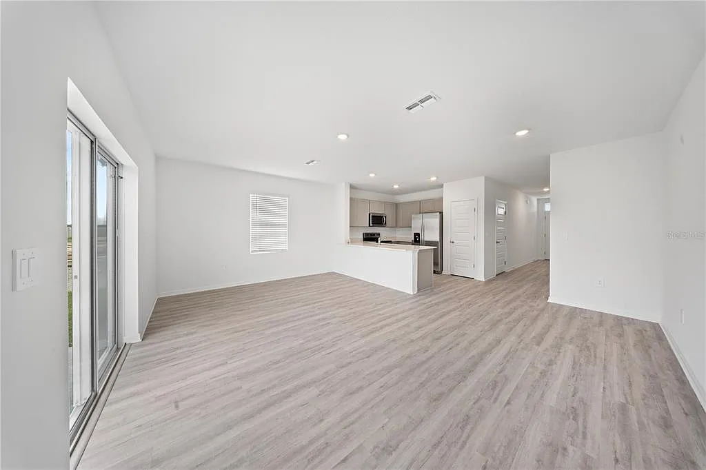 3 bed, 2.5 bath, 1464 sqft, $1,975 — Photo 4