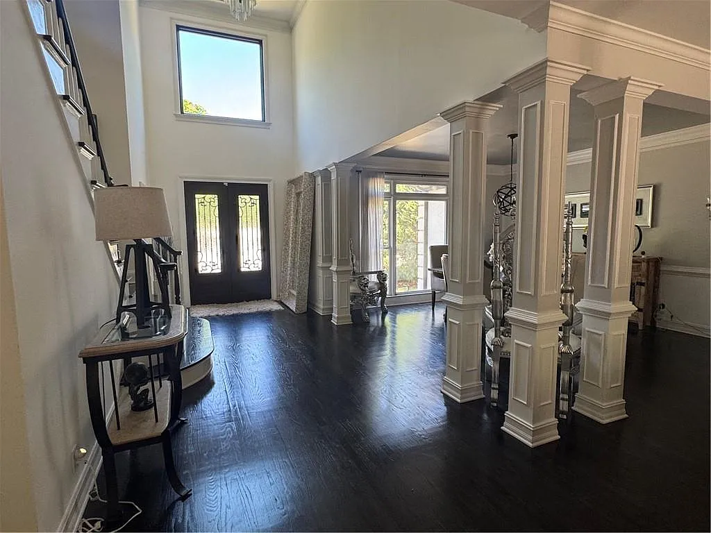 6 bed, 5.5 bath, 6031 sqft, $9,500 — Photo 3