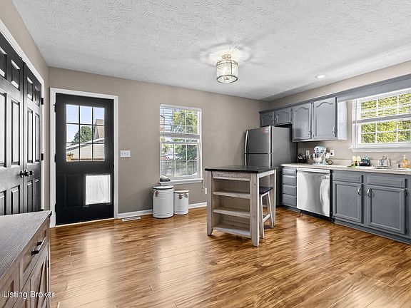 4th image of 168 Fern Way