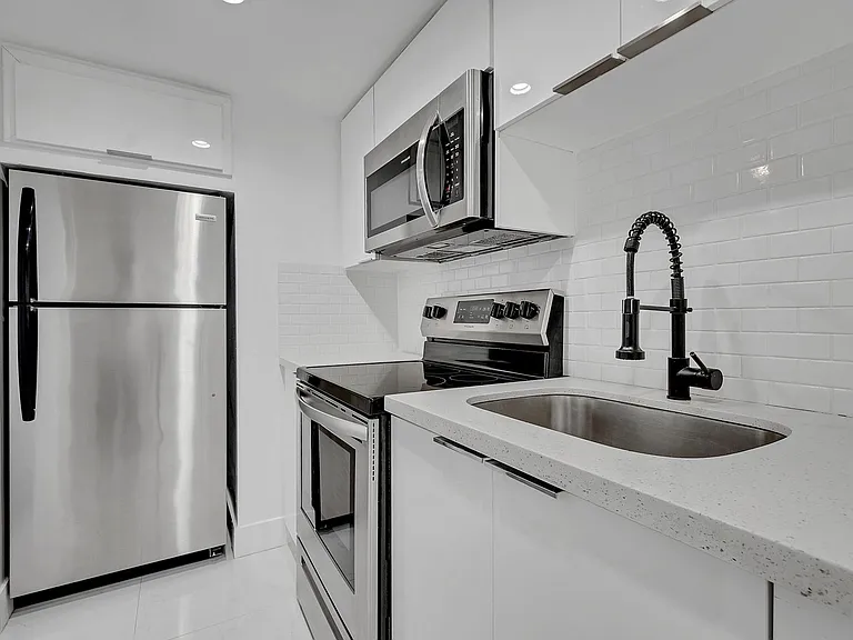 1114 Douglas Rd #4 — Photo 1