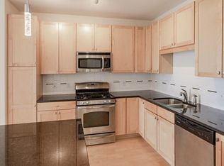 4940 77th St W #203, Minneapolis, MN 55435