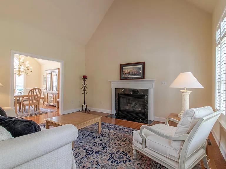 10 Wellington Pl — Photo 36