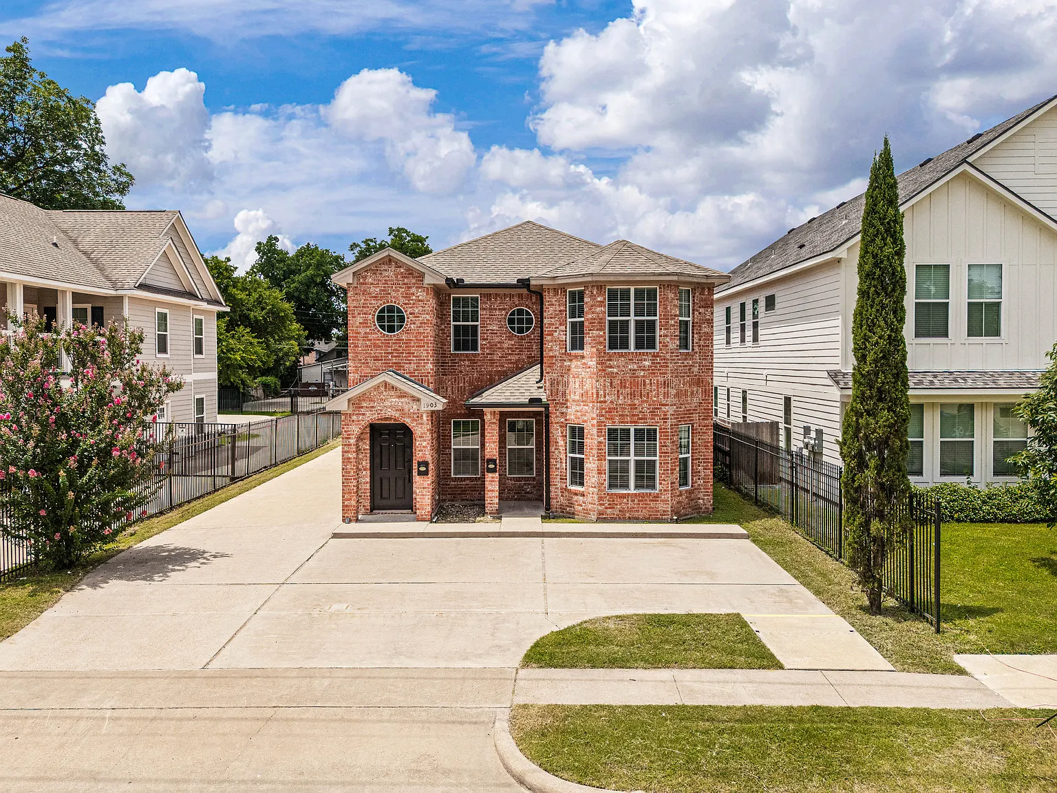 4 bed, 1717 sqft, $4,200 — Photo 4